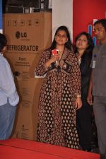 Priyanka Chopra at In My City promotions in Malad, Mumbai on 29th Jan 2013 (4).JPG